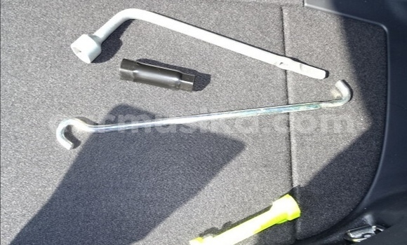 Nunua Ilio tumika Toyota Wish Fedha Gari ndani ya Belvedere nchini Harare Nunua Ilio tumika Toyota Wish Fedha Gari ndani ya Belvedere nchini Harare