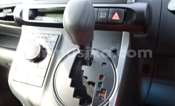 Nunua Ilio tumika Toyota Wish Fedha Gari ndani ya Belvedere nchini Harare Nunua Ilio tumika Toyota Wish Fedha Gari ndani ya Belvedere nchini Harare