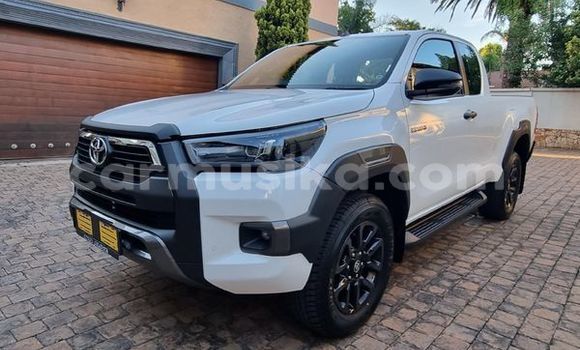 Tenga Tsaru Toyota Hilux Chena Mota in Beitbridge in Matabeleland South