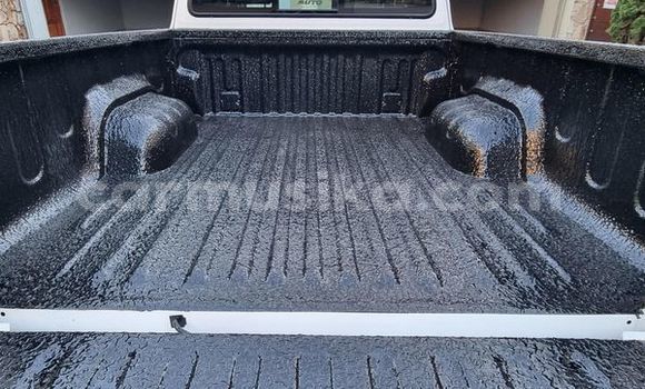 Acheter Occasion Voiture Toyota Hilux Blanc à Beitbridge, Matabeleland South Acheter Occasion Voiture Toyota Hilux Blanc à Beitbridge, Matabeleland South