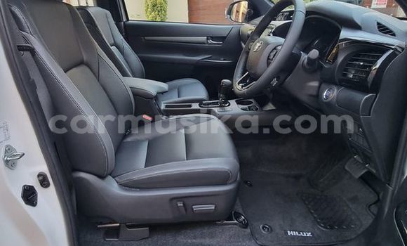 Acheter Occasion Voiture Toyota Hilux Blanc à Beitbridge, Matabeleland South Acheter Occasion Voiture Toyota Hilux Blanc à Beitbridge, Matabeleland South