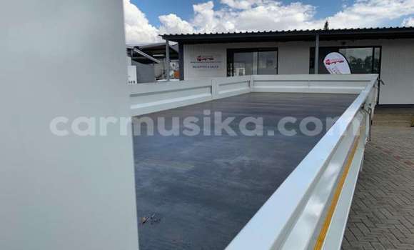 Acheter Occasion Utilitaire Mitsubishi Fuso Blanc à Beitbridge, Matabeleland South Acheter Occasion Utilitaire Mitsubishi Fuso Blanc à Beitbridge, Matabeleland South