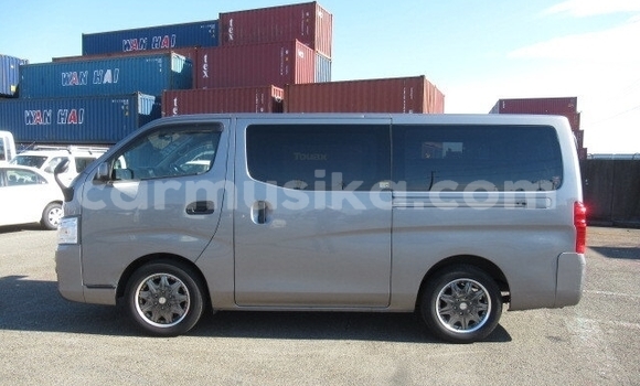 Acheter Occasion Voiture Nissan Caravan Gris à Beitbridge, Matabeleland South Acheter Occasion Voiture Nissan Caravan Gris à Beitbridge, Matabeleland South