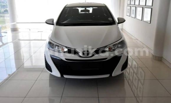 Buy Used Toyota Yaris White Car in Beitbridge in Matabeleland South