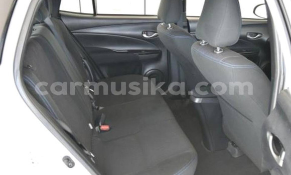 Acheter Occasion Voiture Toyota Yaris Blanc à Beitbridge, Matabeleland South Acheter Occasion Voiture Toyota Yaris Blanc à Beitbridge, Matabeleland South