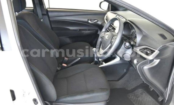 Acheter Occasion Voiture Toyota Yaris Blanc à Beitbridge, Matabeleland South Acheter Occasion Voiture Toyota Yaris Blanc à Beitbridge, Matabeleland South