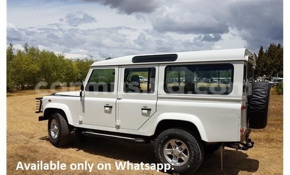 Acheter Occasion Voiture Land Rover Defender Blanc à Harare, Harare Acheter Occasion Voiture Land Rover Defender Blanc à Harare, Harare