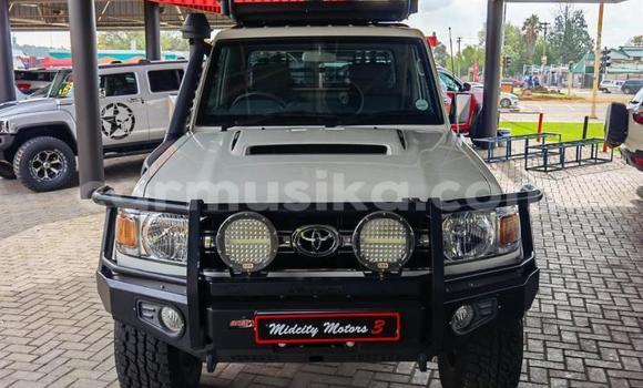 Nunua Ilio tumika Toyota Land Cruiser Nyeupe Gari ndani ya Beitbridge nchini Matabeleland Kusini Nunua Ilio tumika Toyota Land Cruiser Nyeupe Gari ndani ya Beitbridge nchini Matabeleland Kusini