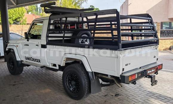 Nunua Ilio tumika Toyota Land Cruiser Nyeupe Gari ndani ya Beitbridge nchini Matabeleland Kusini Nunua Ilio tumika Toyota Land Cruiser Nyeupe Gari ndani ya Beitbridge nchini Matabeleland Kusini