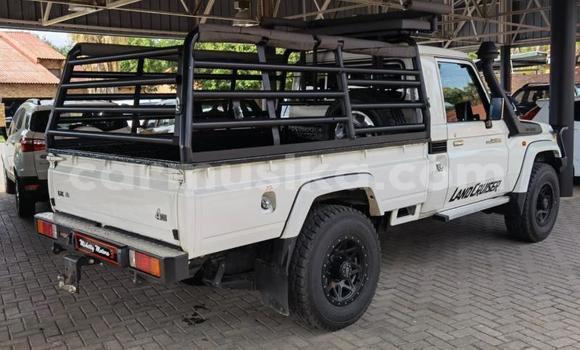 Nunua Ilio tumika Toyota Land Cruiser Nyeupe Gari ndani ya Beitbridge nchini Matabeleland Kusini Nunua Ilio tumika Toyota Land Cruiser Nyeupe Gari ndani ya Beitbridge nchini Matabeleland Kusini