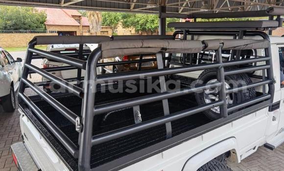 Nunua Ilio tumika Toyota Land Cruiser Nyeupe Gari ndani ya Beitbridge nchini Matabeleland Kusini Nunua Ilio tumika Toyota Land Cruiser Nyeupe Gari ndani ya Beitbridge nchini Matabeleland Kusini