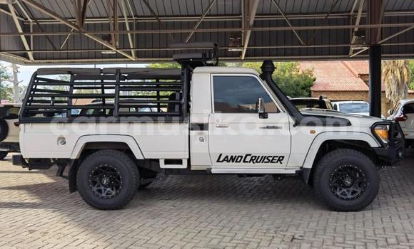 Nunua Ilio tumika Toyota Land Cruiser Nyeupe Gari ndani ya Beitbridge nchini Matabeleland Kusini Nunua Ilio tumika Toyota Land Cruiser Nyeupe Gari ndani ya Beitbridge nchini Matabeleland Kusini