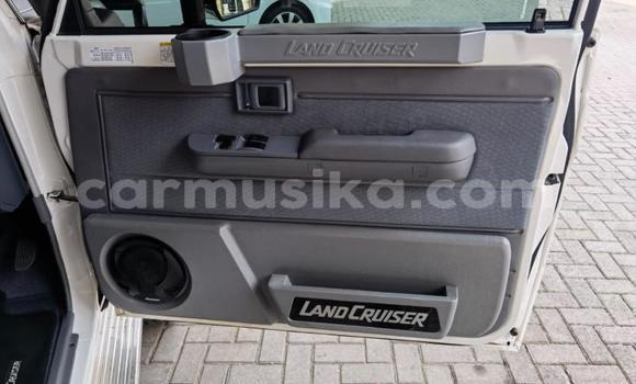 Nunua Ilio tumika Toyota Land Cruiser Nyeupe Gari ndani ya Beitbridge nchini Matabeleland Kusini Nunua Ilio tumika Toyota Land Cruiser Nyeupe Gari ndani ya Beitbridge nchini Matabeleland Kusini