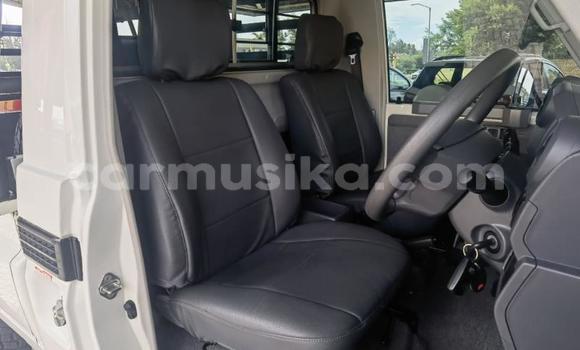 Nunua Ilio tumika Toyota Land Cruiser Nyeupe Gari ndani ya Beitbridge nchini Matabeleland Kusini Nunua Ilio tumika Toyota Land Cruiser Nyeupe Gari ndani ya Beitbridge nchini Matabeleland Kusini