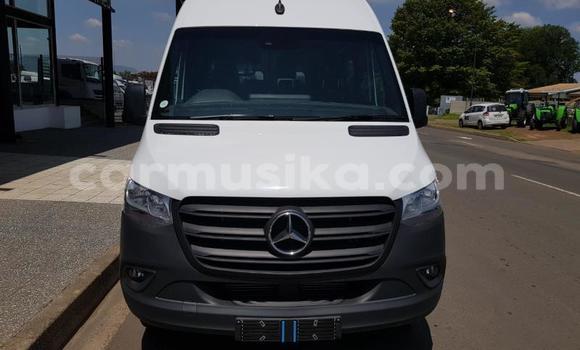 Buy Used Mercedes-Benz GLC 250D White Car in Beitbridge in Matabeleland South Buy Used Mercedes-Benz GLC 250D White Car in Beitbridge in Matabeleland South