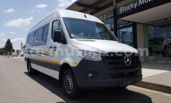 Buy Used Mercedes-Benz GLC 250D White Car in Beitbridge in Matabeleland South Buy Used Mercedes-Benz GLC 250D White Car in Beitbridge in Matabeleland South