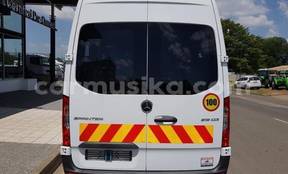 Buy Used Mercedes-Benz GLC 250D White Car in Beitbridge in Matabeleland South Buy Used Mercedes-Benz GLC 250D White Car in Beitbridge in Matabeleland South