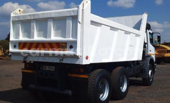 Nunua Ilio tumika Mercedes‒Benz Truck Nyeupe Lori ndani ya Beitbridge nchini Matabeleland Kusini Nunua Ilio tumika Mercedes‒Benz Truck Nyeupe Lori ndani ya Beitbridge nchini Matabeleland Kusini