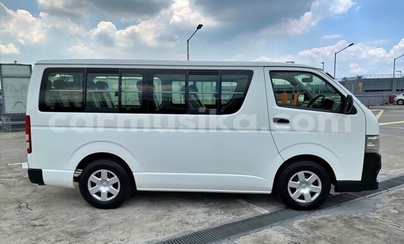 Tenga Tsaru Toyota Hiace Chena Mota in Beitbridge in Matabeleland South Tenga Tsaru Toyota Hiace Chena Mota in Beitbridge in Matabeleland South