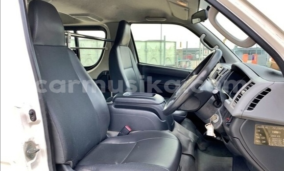 Tenga Tsaru Toyota Hiace Chena Mota in Beitbridge in Matabeleland South Tenga Tsaru Toyota Hiace Chena Mota in Beitbridge in Matabeleland South