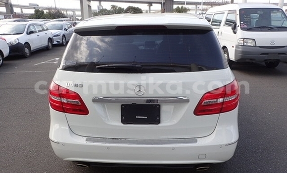 Nunua Ilio tumika Mercedes‒Benz B-klasse Nyeupe Gari ndani ya Beitbridge nchini Matabeleland Kusini Nunua Ilio tumika Mercedes‒Benz B-klasse Nyeupe Gari ndani ya Beitbridge nchini Matabeleland Kusini