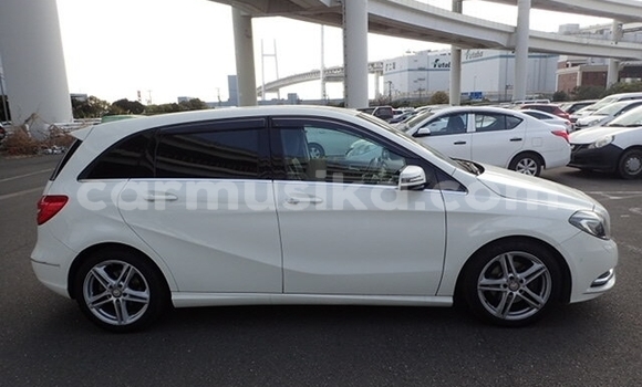 Nunua Ilio tumika Mercedes‒Benz B-klasse Nyeupe Gari ndani ya Beitbridge nchini Matabeleland Kusini Nunua Ilio tumika Mercedes‒Benz B-klasse Nyeupe Gari ndani ya Beitbridge nchini Matabeleland Kusini