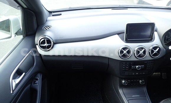 Nunua Ilio tumika Mercedes‒Benz B-klasse Nyeupe Gari ndani ya Beitbridge nchini Matabeleland Kusini Nunua Ilio tumika Mercedes‒Benz B-klasse Nyeupe Gari ndani ya Beitbridge nchini Matabeleland Kusini