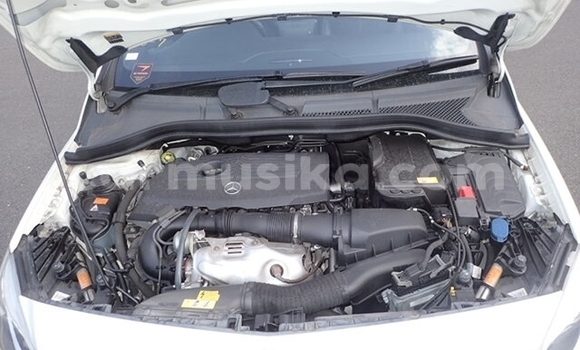 Nunua Ilio tumika Mercedes‒Benz B-klasse Nyeupe Gari ndani ya Beitbridge nchini Matabeleland Kusini Nunua Ilio tumika Mercedes‒Benz B-klasse Nyeupe Gari ndani ya Beitbridge nchini Matabeleland Kusini