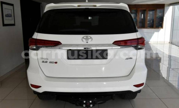 Acheter Occasion Voiture Toyota Fortuner Blanc à Beitbridge, Matabeleland South Acheter Occasion Voiture Toyota Fortuner Blanc à Beitbridge, Matabeleland South