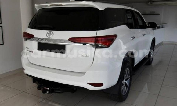 Acheter Occasion Voiture Toyota Fortuner Blanc à Beitbridge, Matabeleland South Acheter Occasion Voiture Toyota Fortuner Blanc à Beitbridge, Matabeleland South