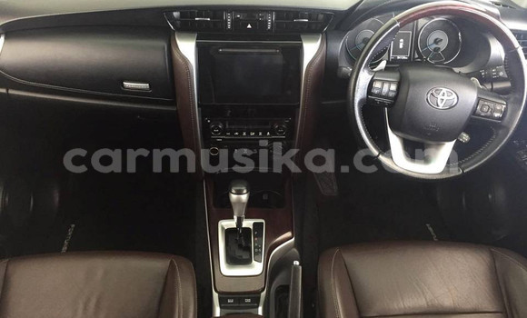 Acheter Occasion Voiture Toyota Fortuner Blanc à Beitbridge, Matabeleland South Acheter Occasion Voiture Toyota Fortuner Blanc à Beitbridge, Matabeleland South