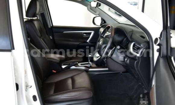 Acheter Occasion Voiture Toyota Fortuner Blanc à Beitbridge, Matabeleland South Acheter Occasion Voiture Toyota Fortuner Blanc à Beitbridge, Matabeleland South