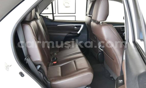 Acheter Occasion Voiture Toyota Fortuner Blanc à Beitbridge, Matabeleland South Acheter Occasion Voiture Toyota Fortuner Blanc à Beitbridge, Matabeleland South