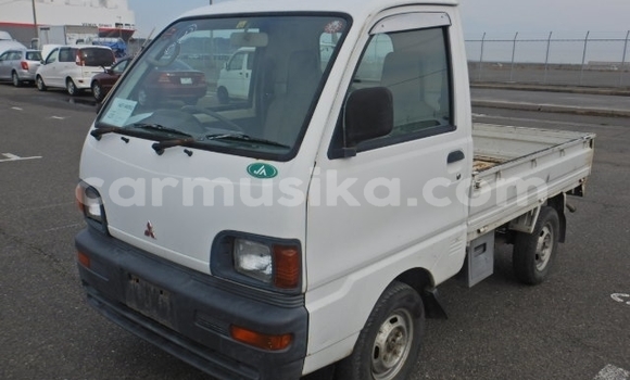 Buy Used Mitsubishi Minicab White Car in Beitbridge in Matabeleland South
