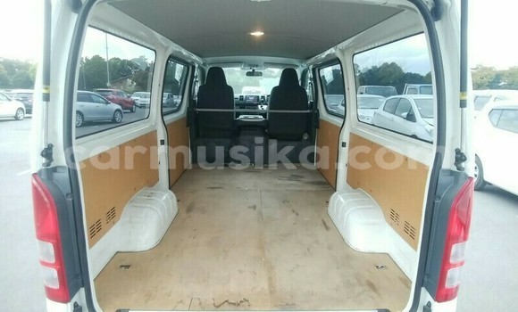 Tenga Tsaru Toyota Hiace Chena Mota in Beitbridge in Matabeleland South Tenga Tsaru Toyota Hiace Chena Mota in Beitbridge in Matabeleland South