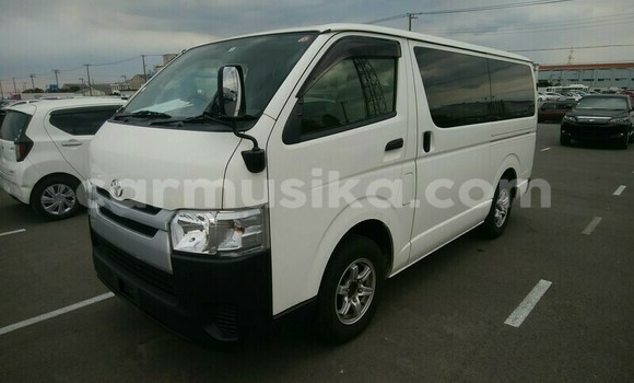 Tenga Tsaru Toyota Hiace Chena Mota in Beitbridge in Matabeleland South Tenga Tsaru Toyota Hiace Chena Mota in Beitbridge in Matabeleland South