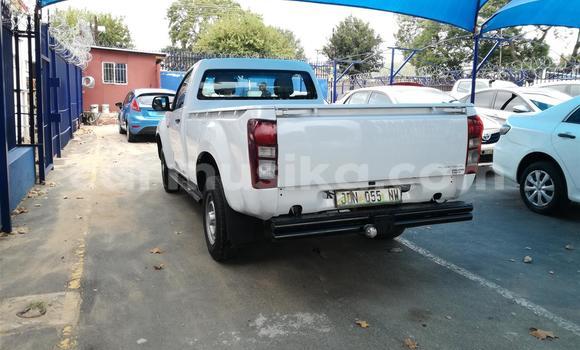 Tenga Tsaru Isuzu KB Chena Mota in Beitbridge in Matabeleland South Tenga Tsaru Isuzu KB Chena Mota in Beitbridge in Matabeleland South