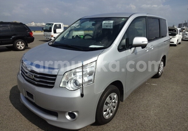 Big with watermark toyota noah matabeleland south beitbridge 28191