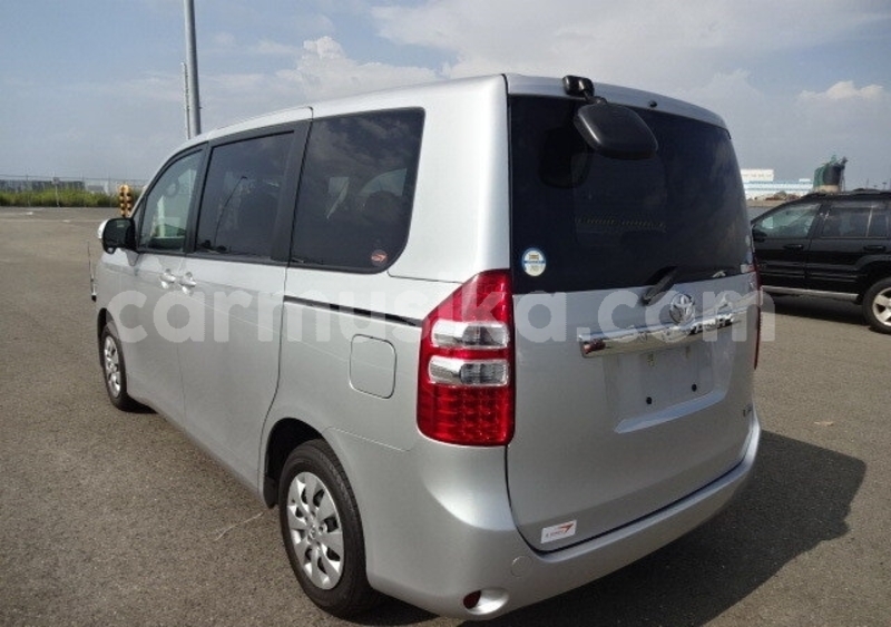 Big with watermark toyota noah matabeleland south beitbridge 28191