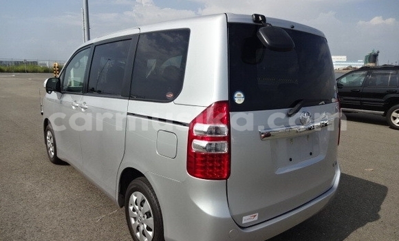 Nunua Ilio tumika Toyota Noah Fedha Gari ndani ya Beitbridge nchini Matabeleland Kusini Nunua Ilio tumika Toyota Noah Fedha Gari ndani ya Beitbridge nchini Matabeleland Kusini