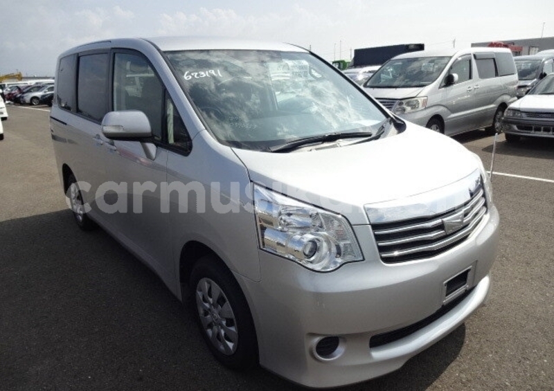 Big with watermark toyota noah matabeleland south beitbridge 28191