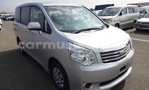 Nunua Ilio tumika Toyota Noah Fedha Gari ndani ya Beitbridge nchini Matabeleland Kusini Nunua Ilio tumika Toyota Noah Fedha Gari ndani ya Beitbridge nchini Matabeleland Kusini