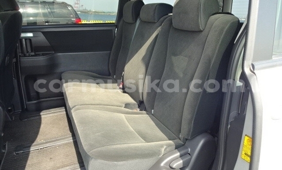 Nunua Ilio tumika Toyota Noah Fedha Gari ndani ya Beitbridge nchini Matabeleland Kusini Nunua Ilio tumika Toyota Noah Fedha Gari ndani ya Beitbridge nchini Matabeleland Kusini