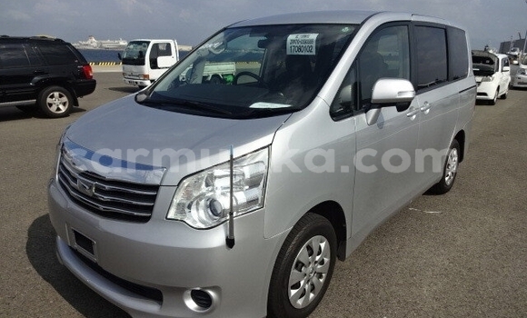 Nunua Ilio tumika Toyota Noah Fedha Gari ndani ya Beitbridge nchini Matabeleland Kusini