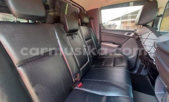 Acheter Occasion Voiture Mazda BT-50 Blanc à Beitbridge, Matabeleland South Acheter Occasion Voiture Mazda BT-50 Blanc à Beitbridge, Matabeleland South