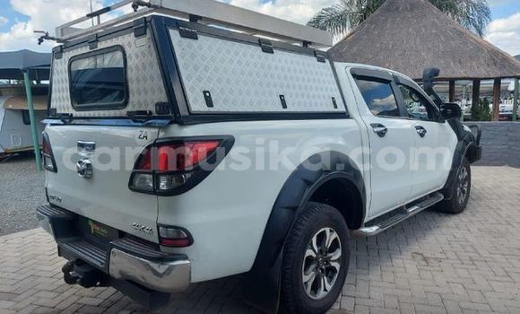 Acheter Occasion Voiture Mazda BT-50 Blanc à Beitbridge, Matabeleland South Acheter Occasion Voiture Mazda BT-50 Blanc à Beitbridge, Matabeleland South