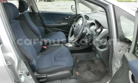 Nunua Ilio tumika Honda Fit Fedha Gari ndani ya Beitbridge nchini Matabeleland Kusini Nunua Ilio tumika Honda Fit Fedha Gari ndani ya Beitbridge nchini Matabeleland Kusini