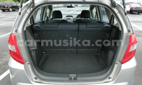 Nunua Ilio tumika Honda Fit Fedha Gari ndani ya Beitbridge nchini Matabeleland Kusini Nunua Ilio tumika Honda Fit Fedha Gari ndani ya Beitbridge nchini Matabeleland Kusini