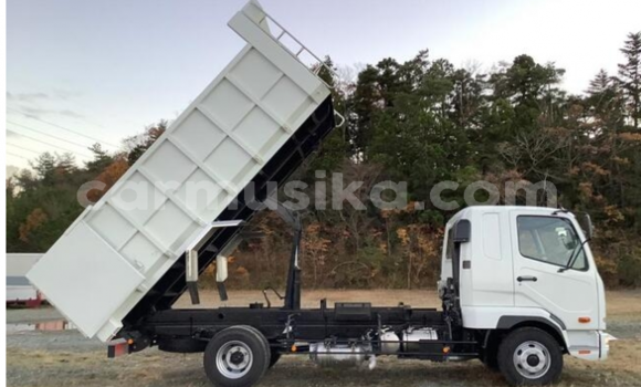 Acheter Occasion Utilitaire Mitsubishi Fuso Blanc à Beitbridge, Matabeleland South Acheter Occasion Utilitaire Mitsubishi Fuso Blanc à Beitbridge, Matabeleland South