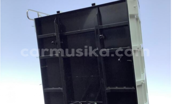 Acheter Occasion Utilitaire Mitsubishi Fuso Blanc à Beitbridge, Matabeleland South Acheter Occasion Utilitaire Mitsubishi Fuso Blanc à Beitbridge, Matabeleland South